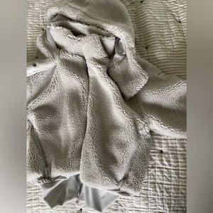 Alo Yoga NWOT grey fleece foxy jacket